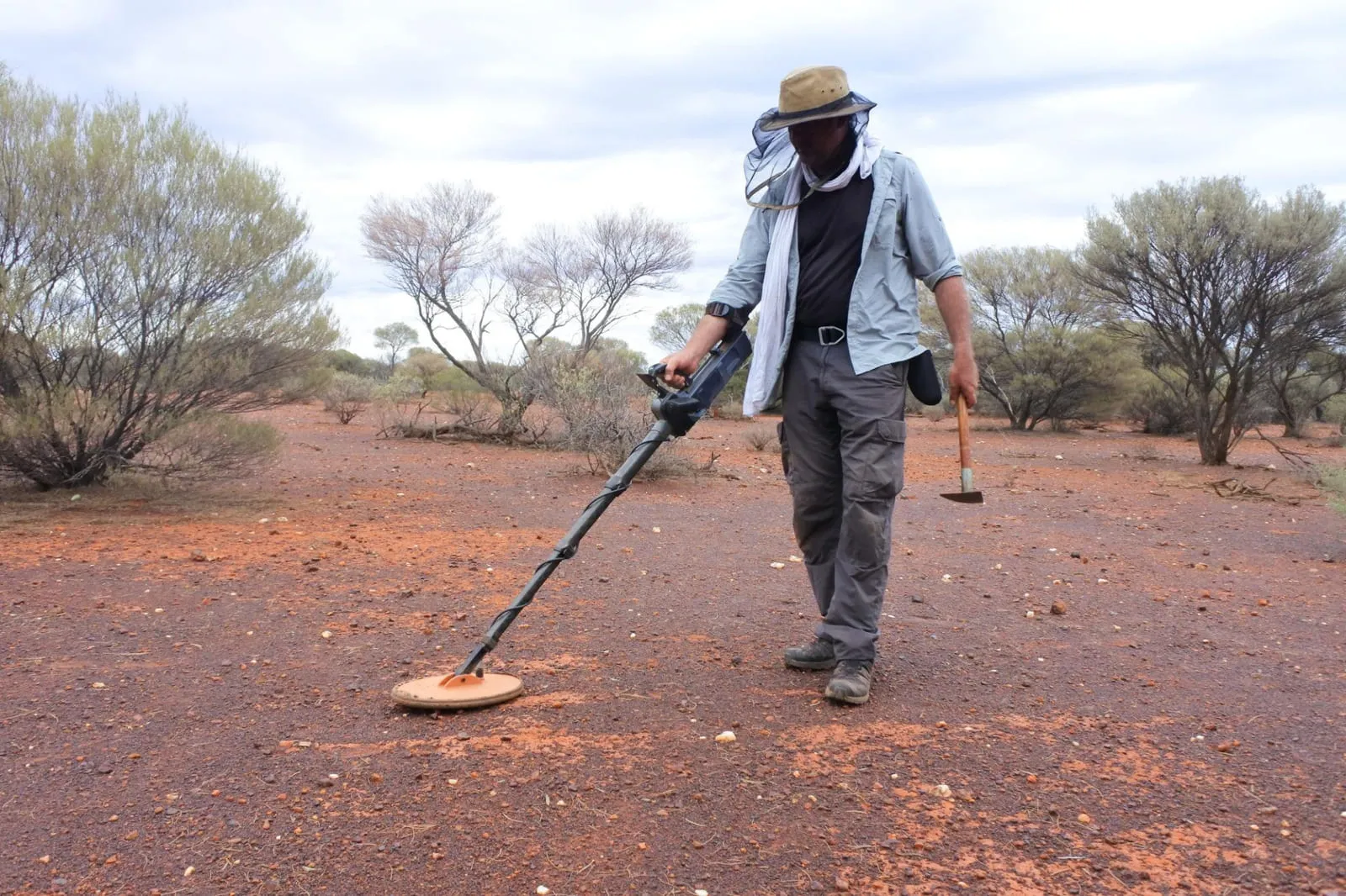 Pakistan Detectors Technology — field prospecting with professional detection equipment